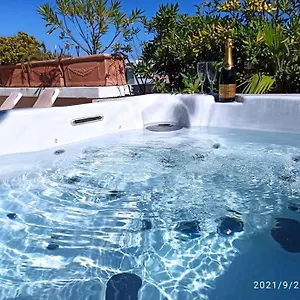 Apartment Penthouse - Jacuzzi - Terrace - Parking - 2 Pools, Antibes