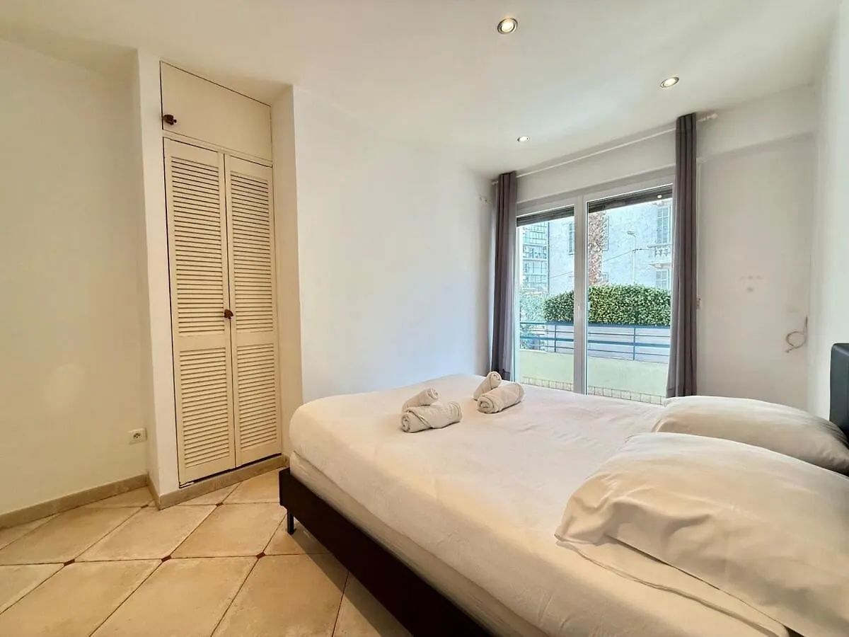 Apartment Vue Mer & Plage A 50M - T3 Cosy Hypercentre Antibes France