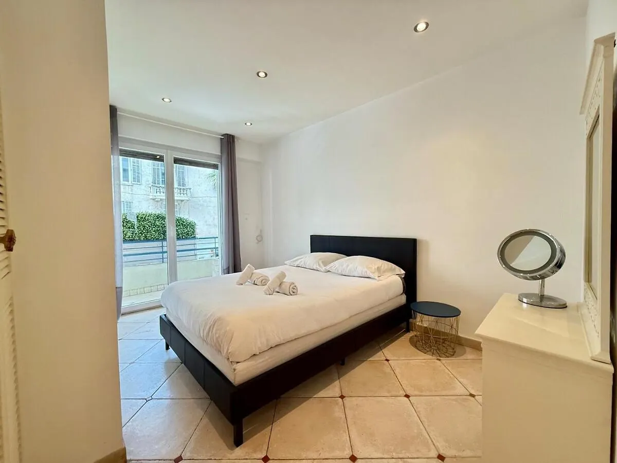 Vue Mer & Plage A 50M - T3 Cosy Hypercentre Antibes Apartment
